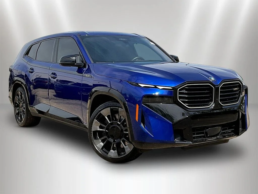 Used 2023 Blue Metallic BMW  image 3
