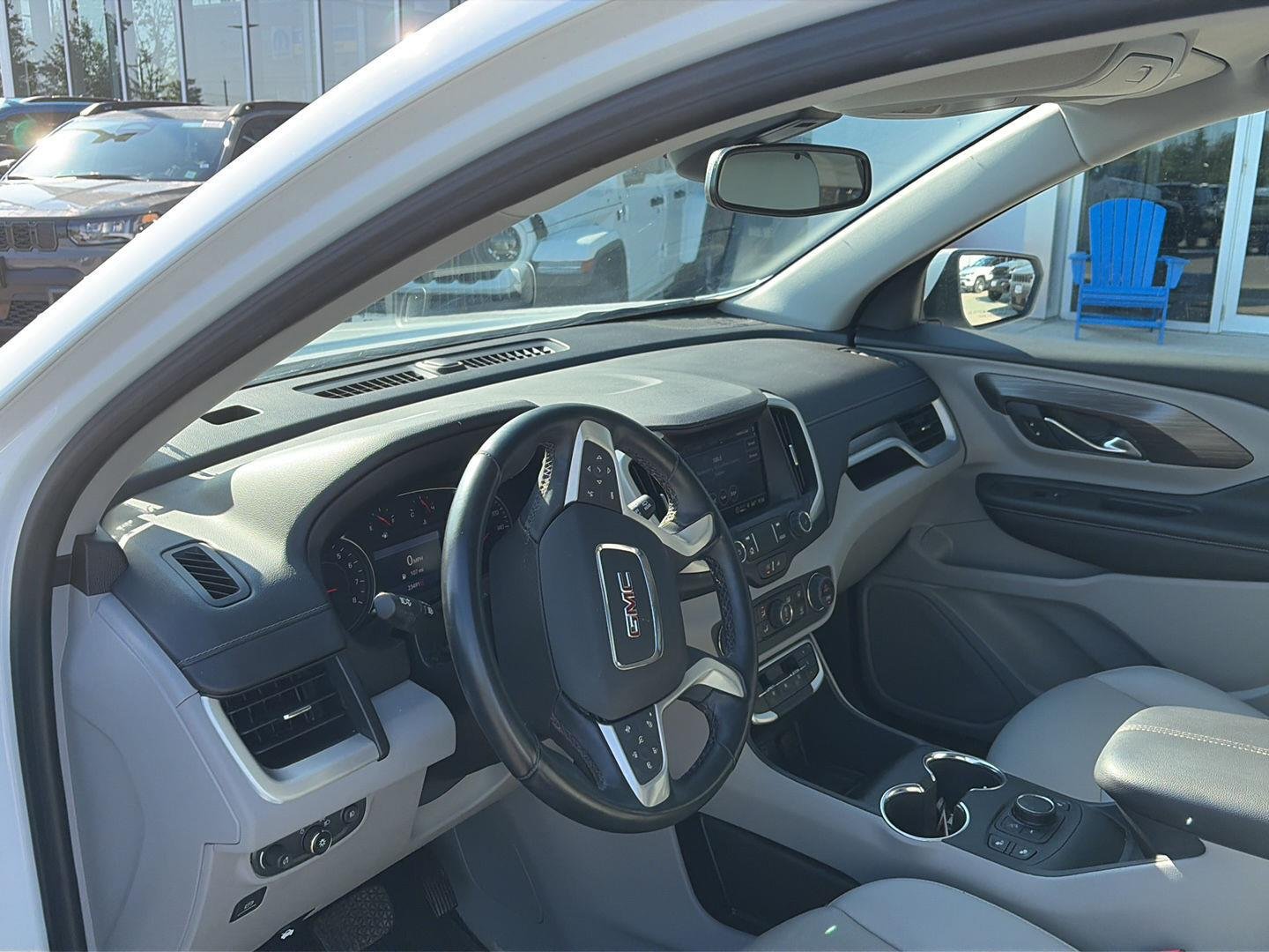 Used 2023  Gmc  image 5