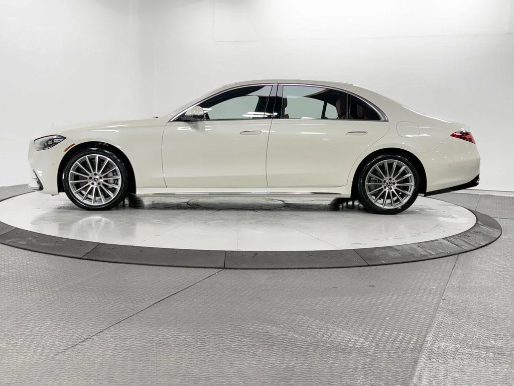 Certified Used 2023 MANUFAKTUR Diamond White Mercedes-Benz S 580e image 4