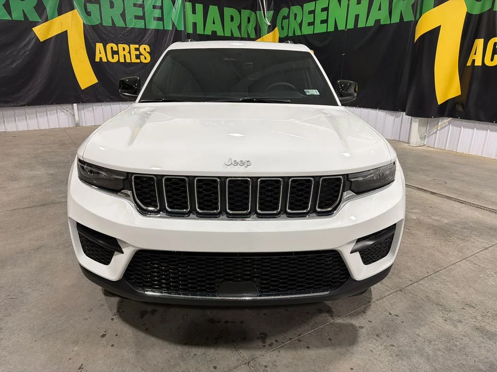 New 2026 Bright White Clear-Coat Exterior Paint Jeep Laredo X image 12