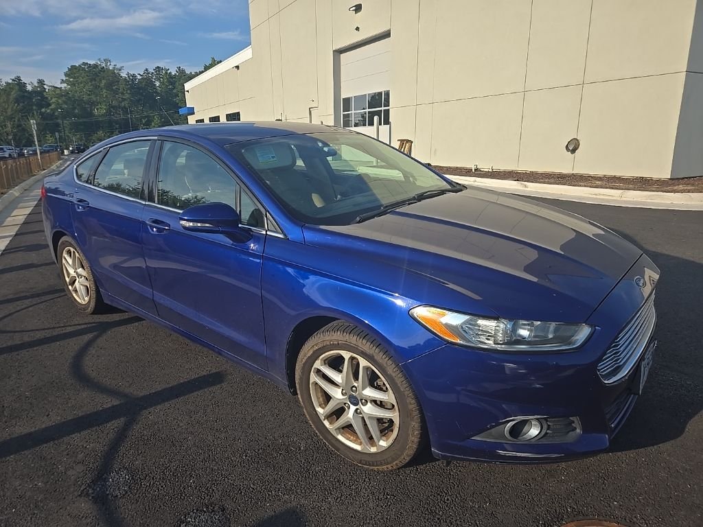 Used 2013 Blue Ford SE image 3