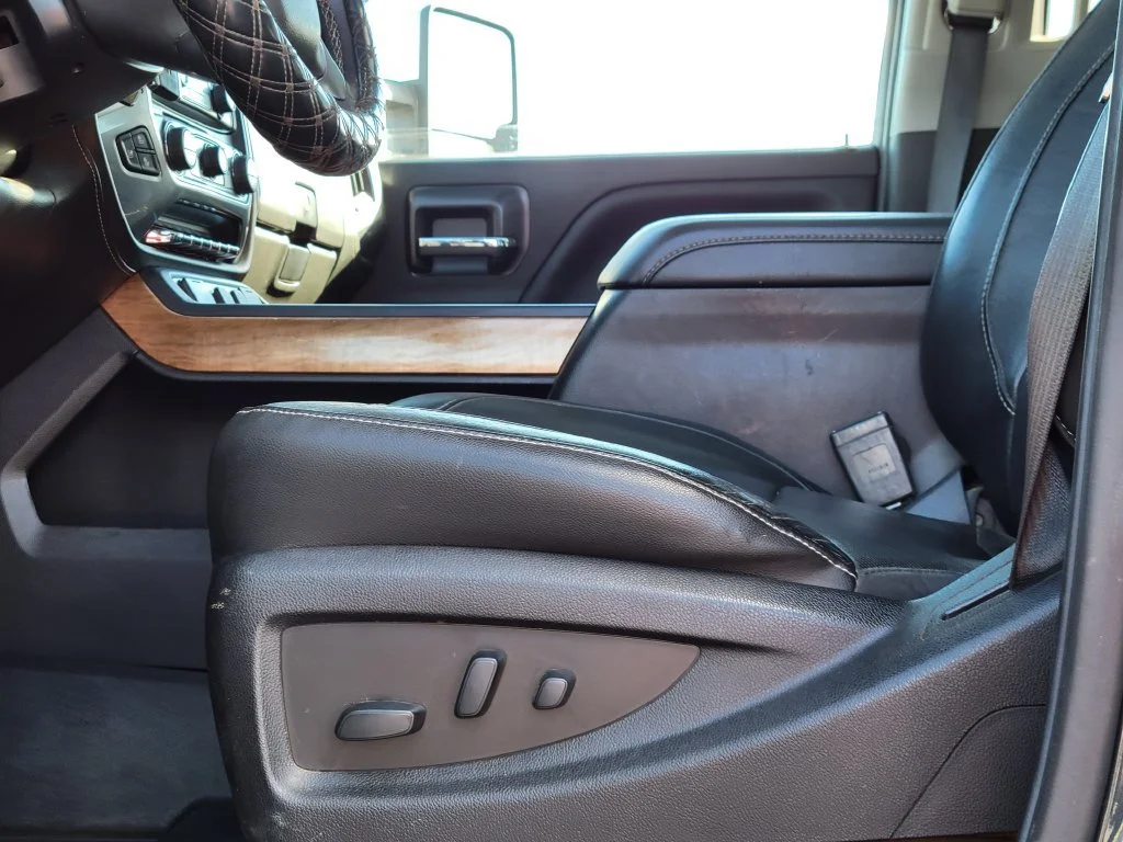 Used 2019 GRAPHITE METALLIC Chevrolet LTZ image 23