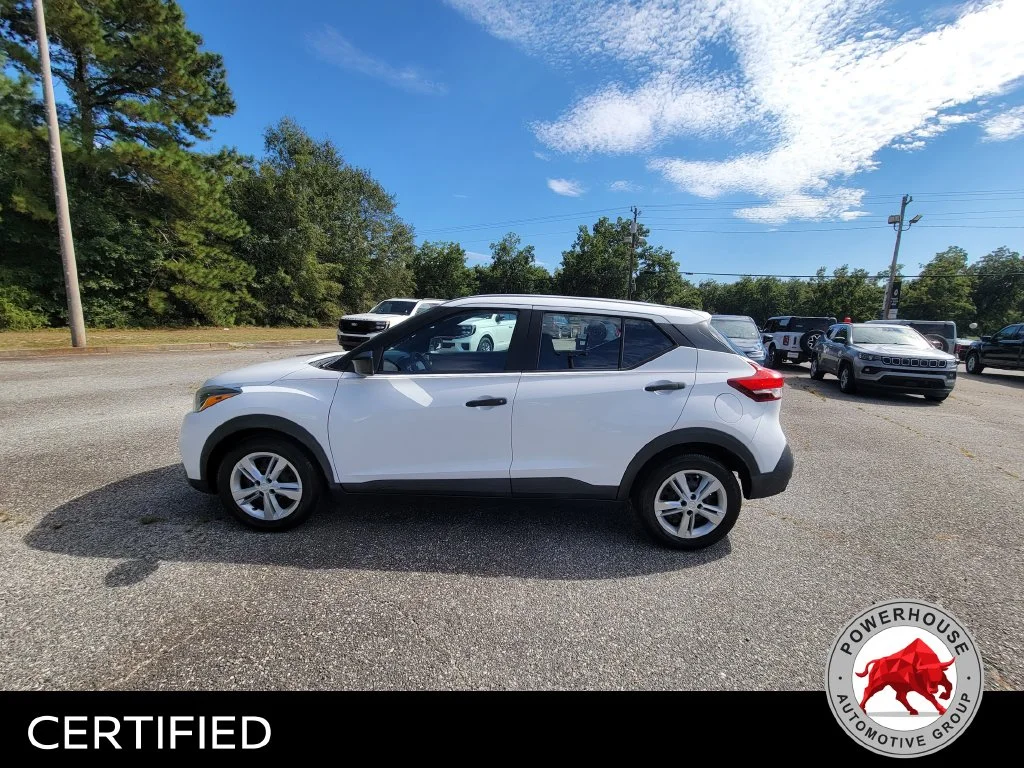 Used 2020 White Nissan S image 3