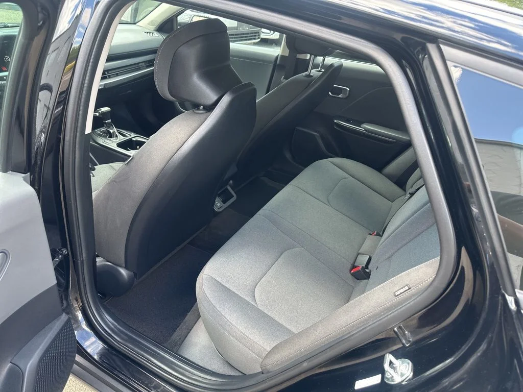 Used 2025 Black Kia LXS image 21
