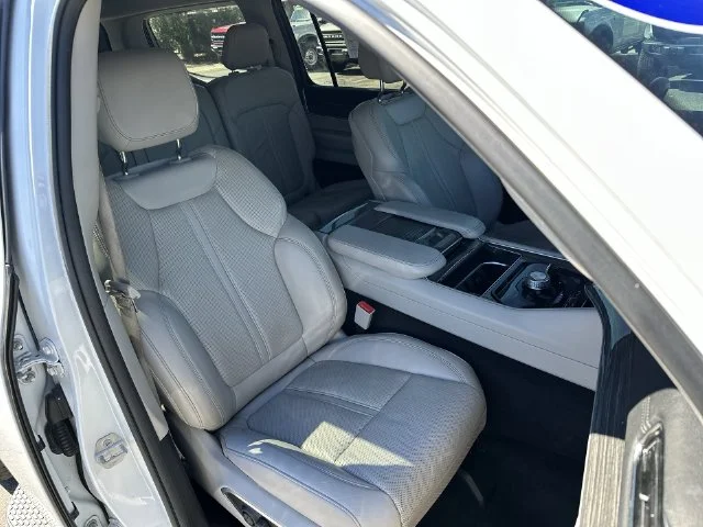 Used 2022 White Jeep Series II image 27