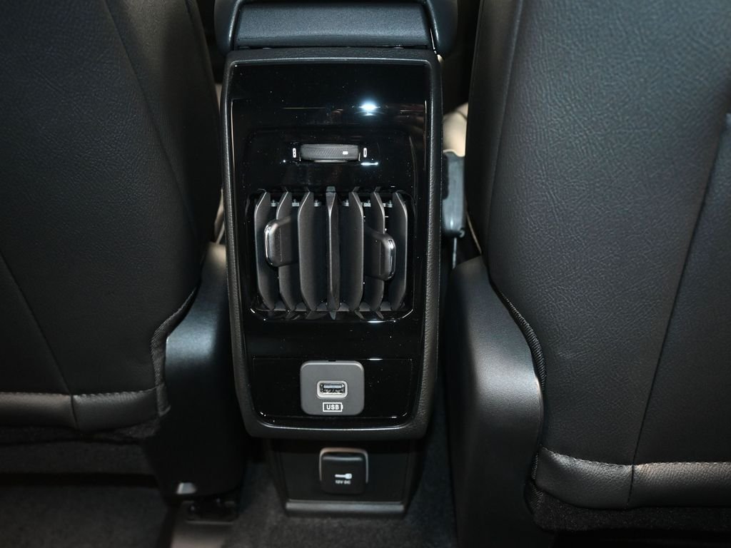 New 2026 Bright White Clearcoat Jeep Latitude image 27