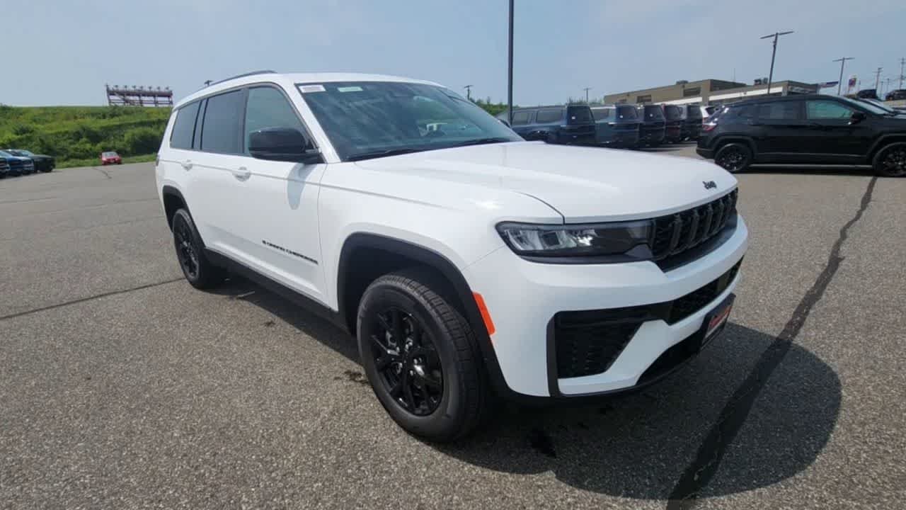 New 2026 Bright White Clear-Coat Exterior Paint Jeep Laredo Altitude image 2