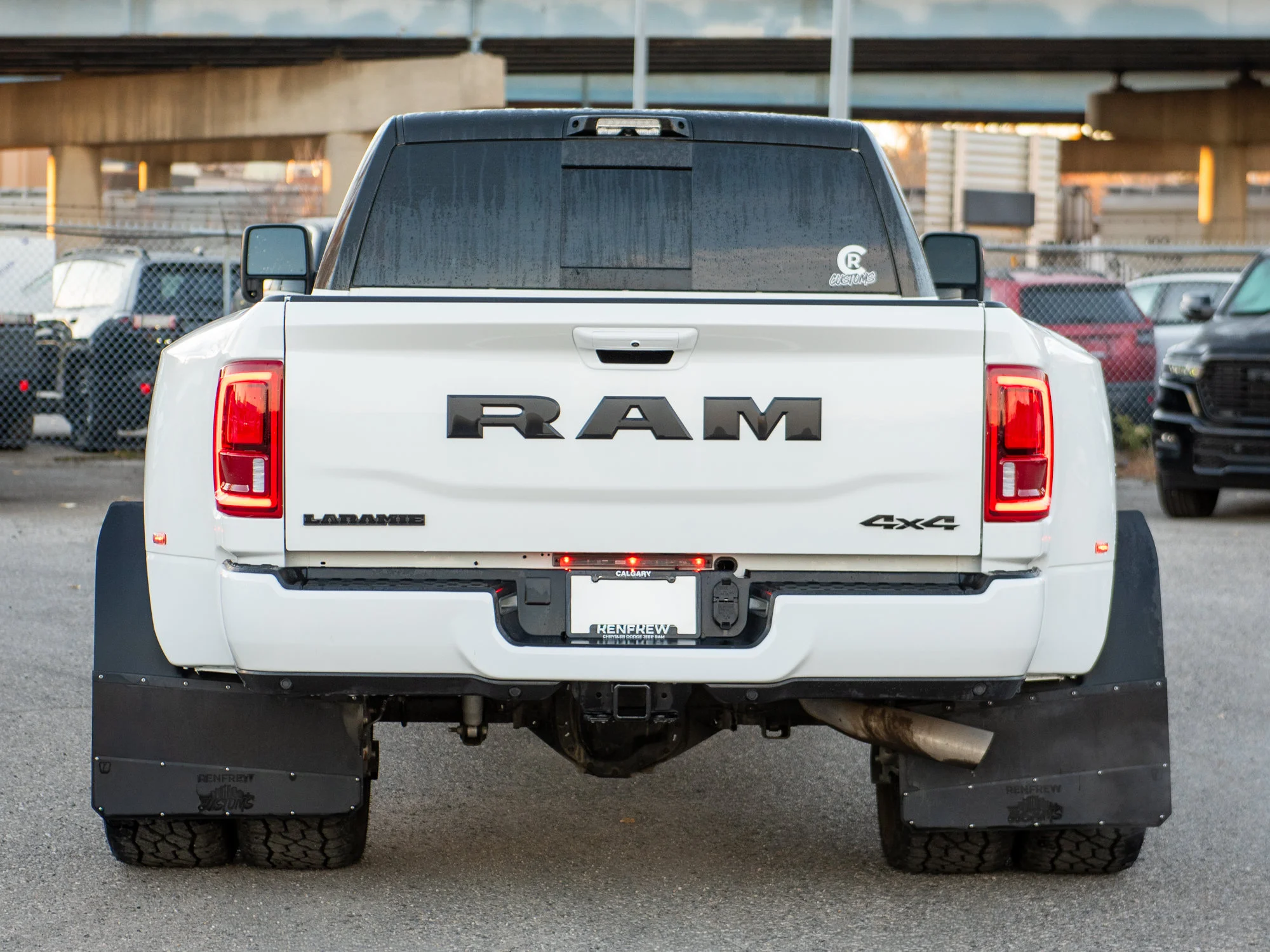 Used 2026 White RAM Laramie* Mega Cab 4x4, 2 Inch Lift, 35 Inch Tires image 5