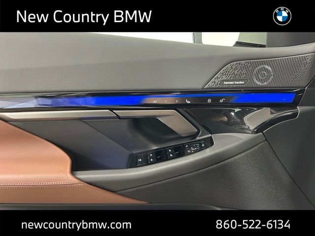 New 2026 Mineral White Metallic BMW 550e xDrive image 9