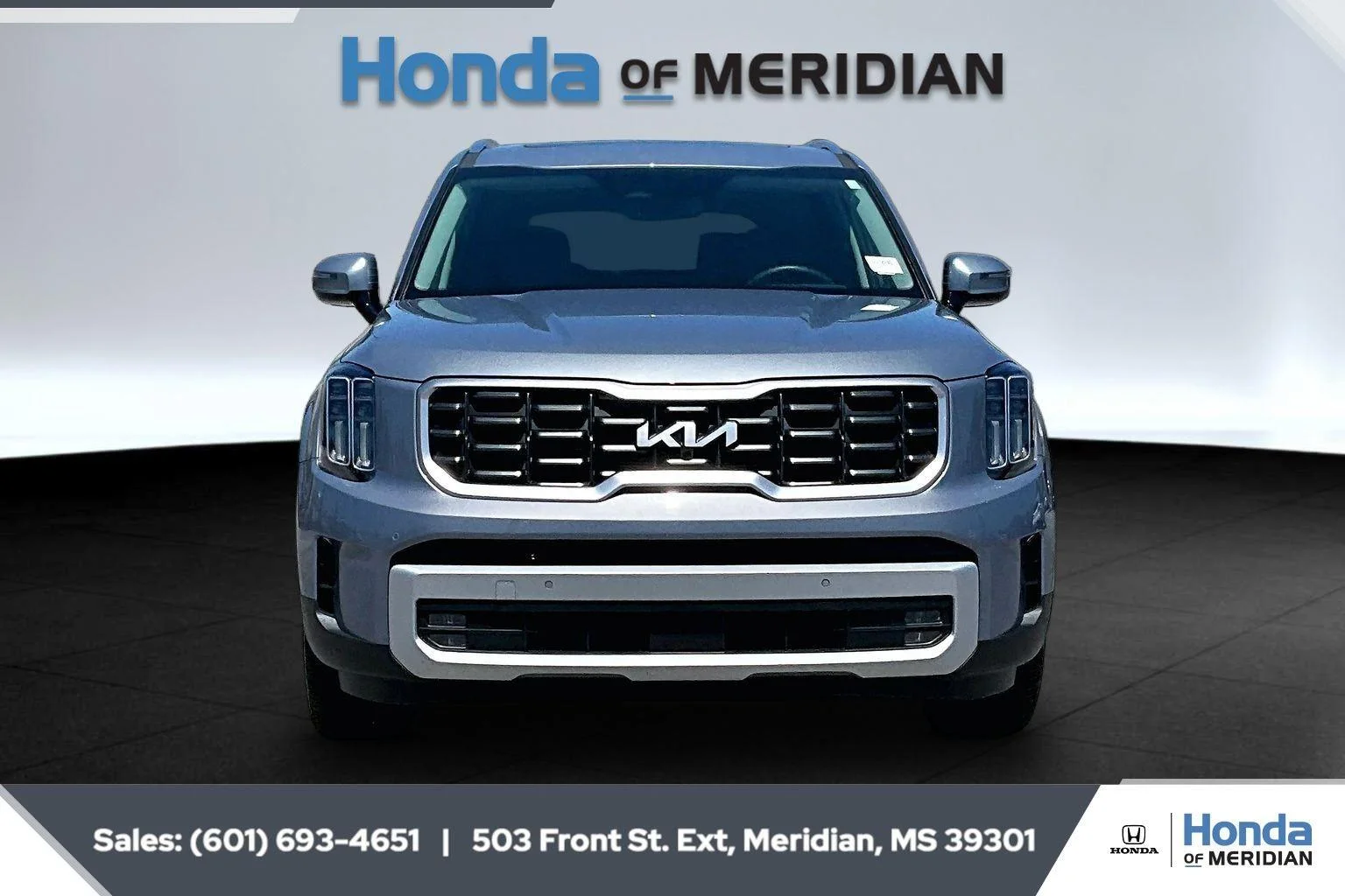 Used 2025 Everlasting Silver Kia SX image 3