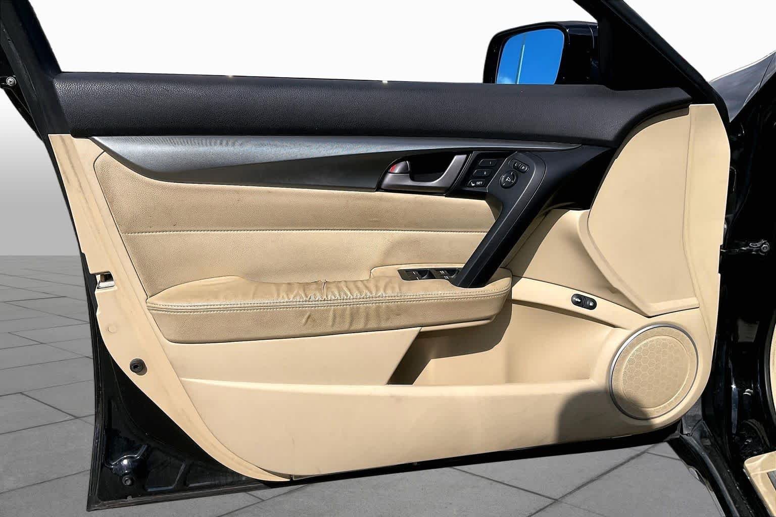 Used 2010 Crystal Black Pearl Acura  image 19
