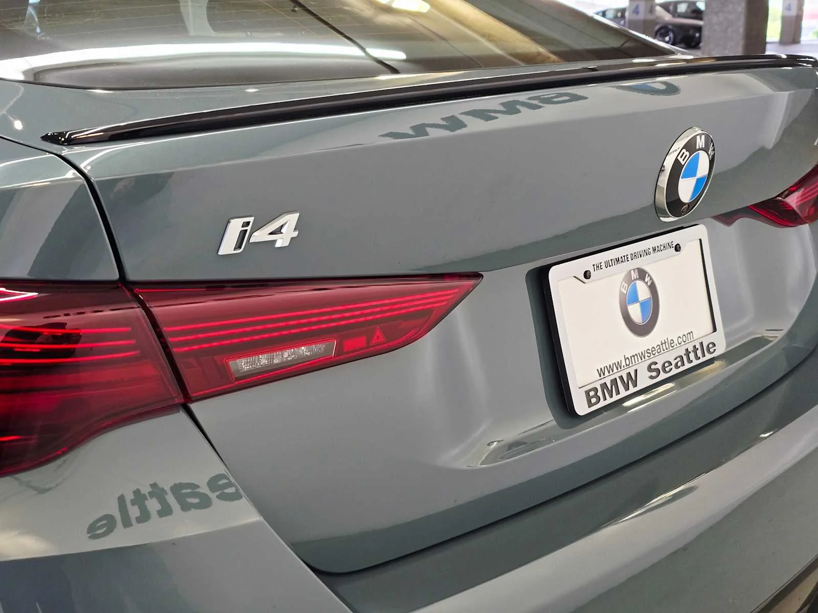 New 2026 Cape York Green Metallic BMW xDrive40 image 7