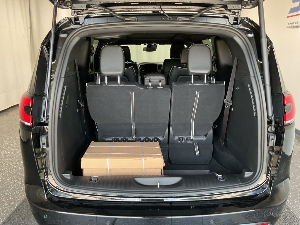2025 Chrysler Pacifica Limited - Photo 8