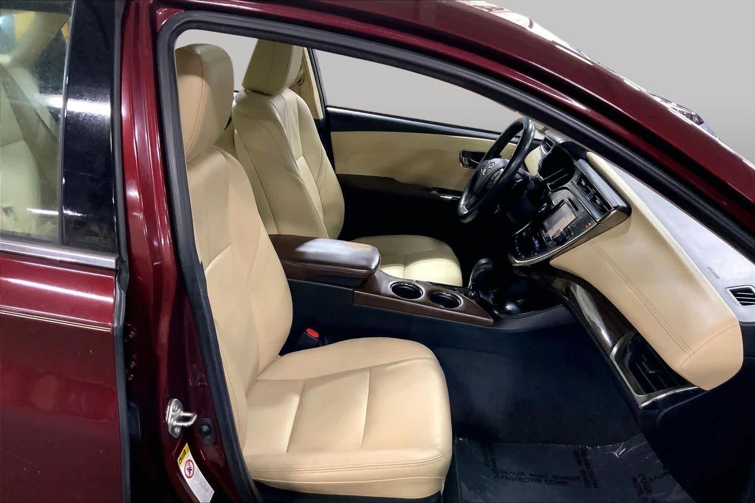 Used 2015 Ooh La La Rouge Mica Toyota XLE Touring image 9