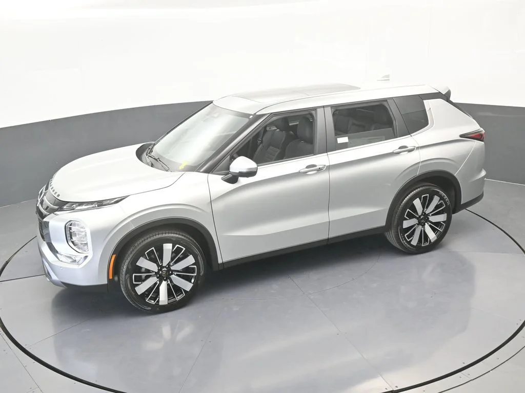 New 2026 Silver Alloy Mitsubishi SE image 48