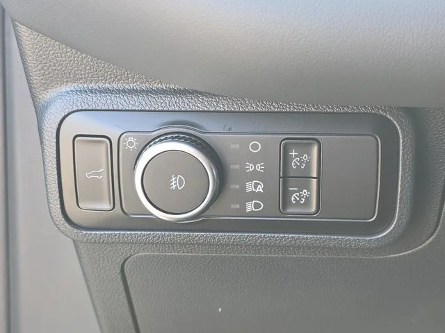 Used 2026 Agate Black Metallic Ford Active image 21