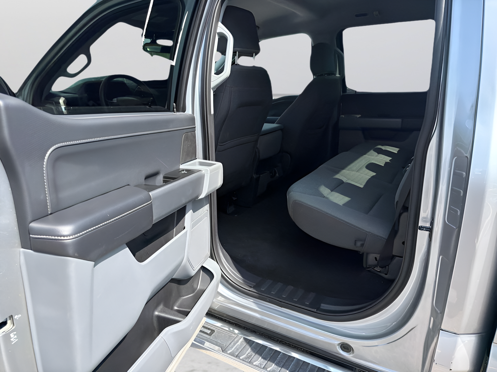 Used 2025 Silver Ford XLT image 17