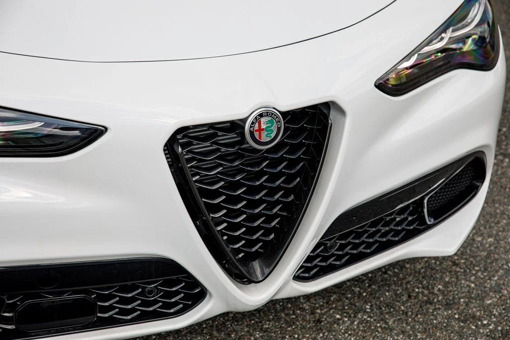 New 2025 White Alfa Romeo Base image 13