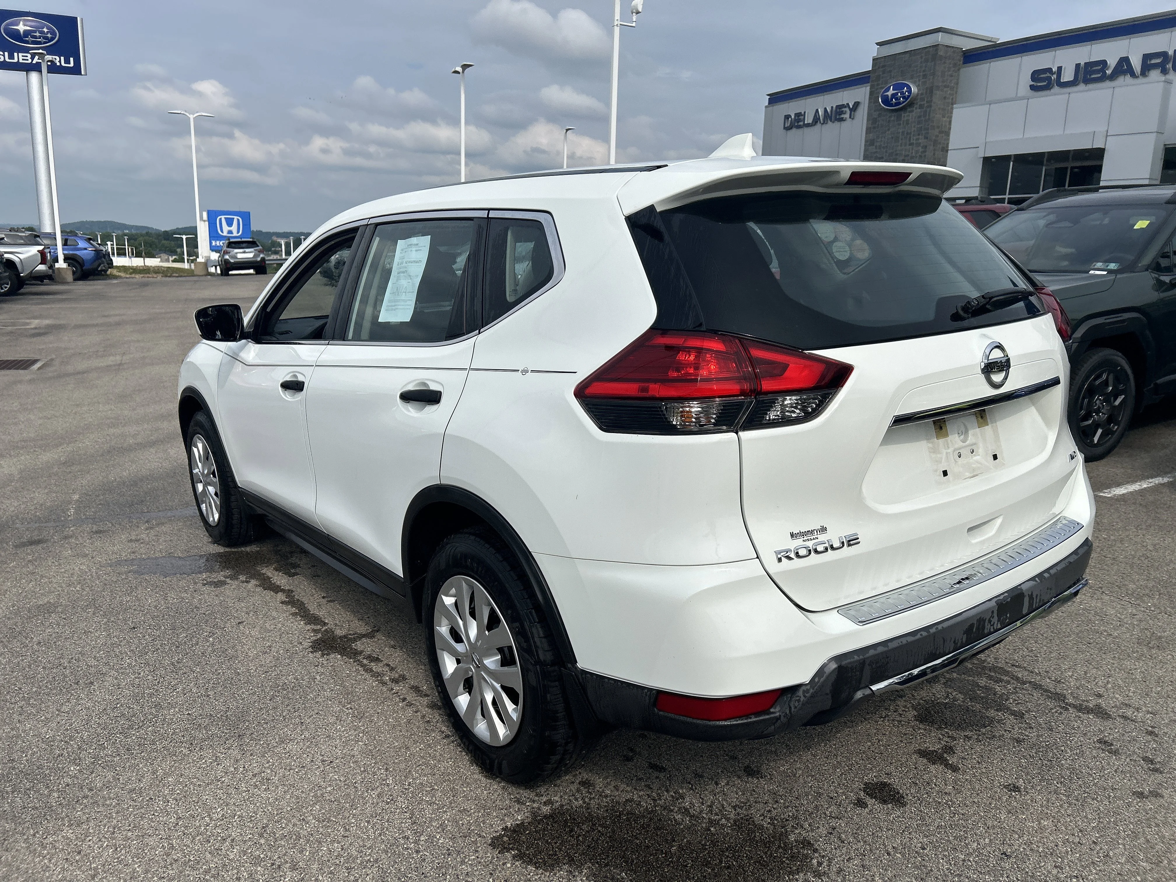 Used 2017 Glacier White Nissan S image 5
