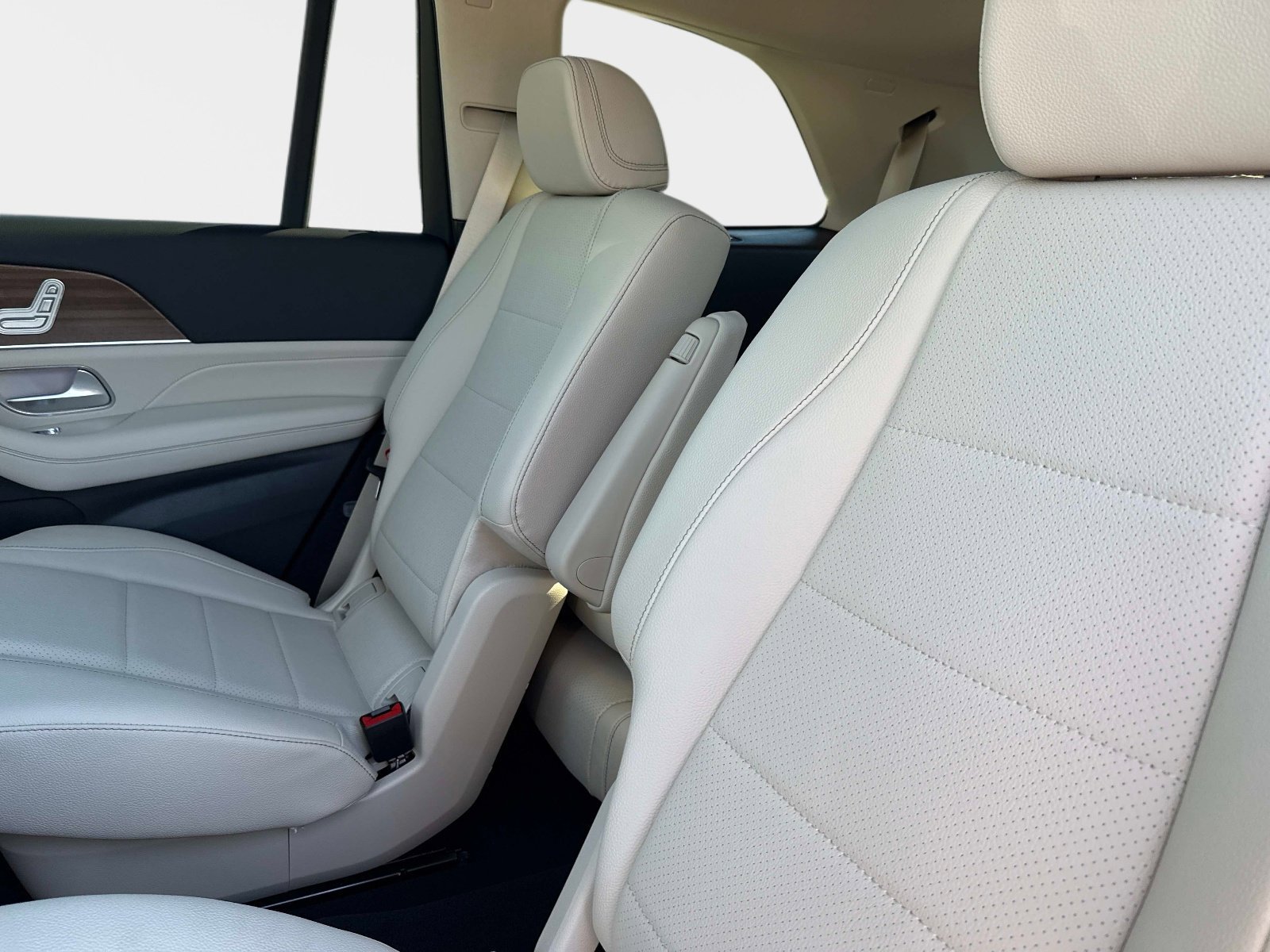 New 2026 Polar White Mercedes-Benz 450 4MATIC® SUV image 12