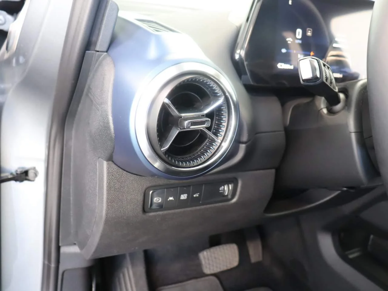 2024 Chevrolet Equinox EV LT - Photo 13