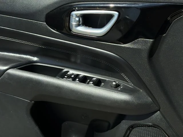 Used 2023 Silver Jeep High Altitude image 31