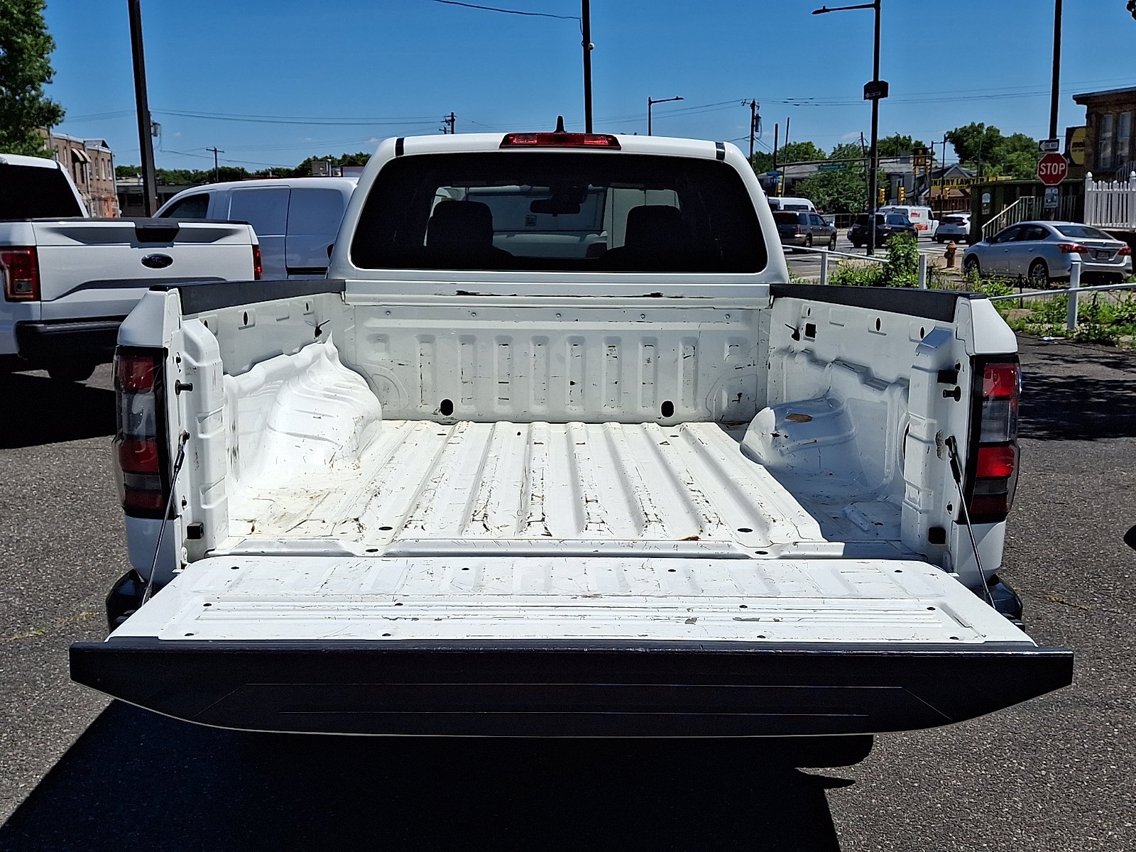 Used 2022 Glacier White - QAK Nissan King Cab S 4x4 image 28