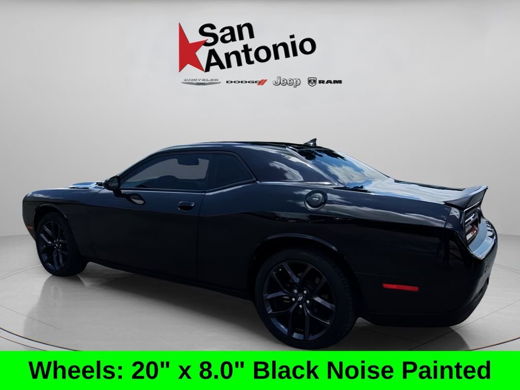 Used 2023 Black Dodge SXT image 11