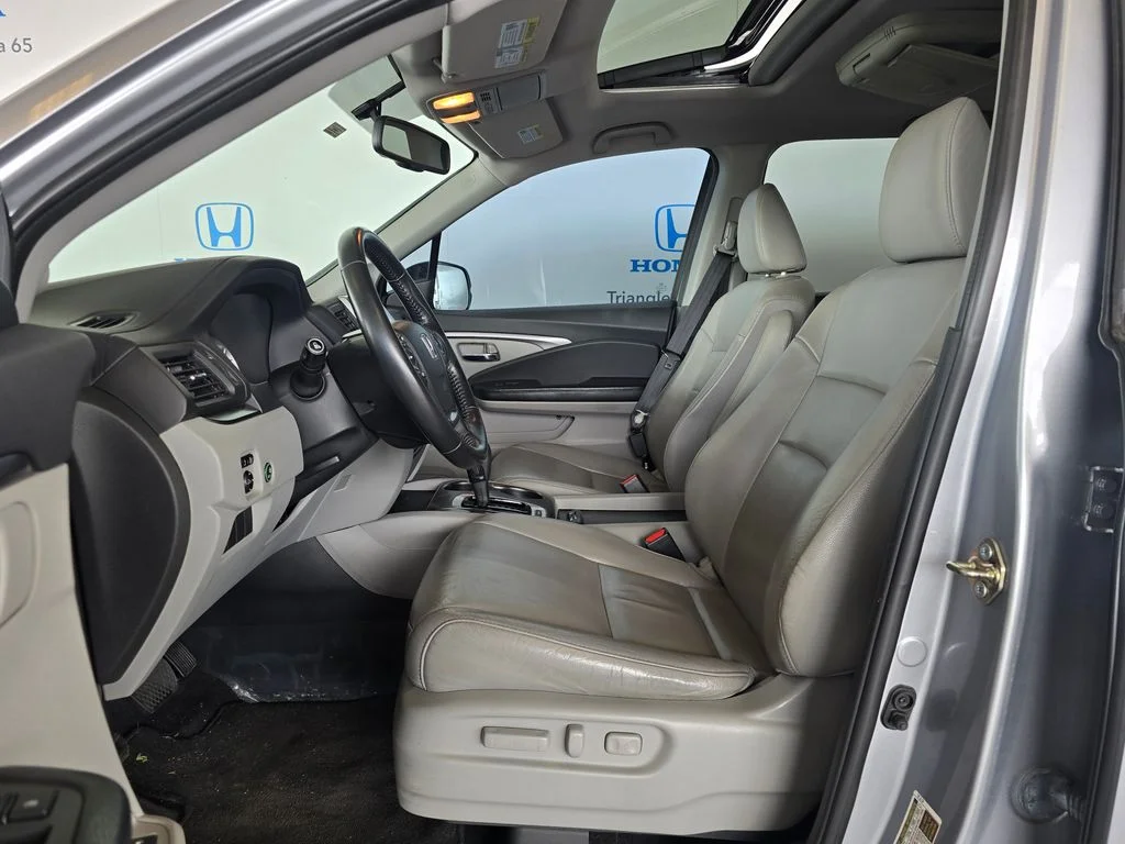 Used 2016 Silver Honda EX-L image 21