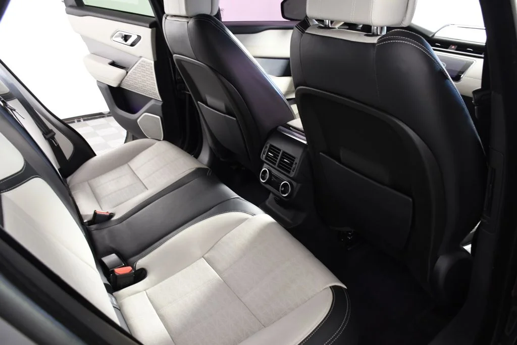 Used 2018 Santorini Black Land Rover HSE R-Dynamic image 22