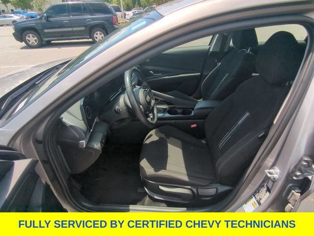 Used 2025 Silver Hyundai SEL Convenience image 24