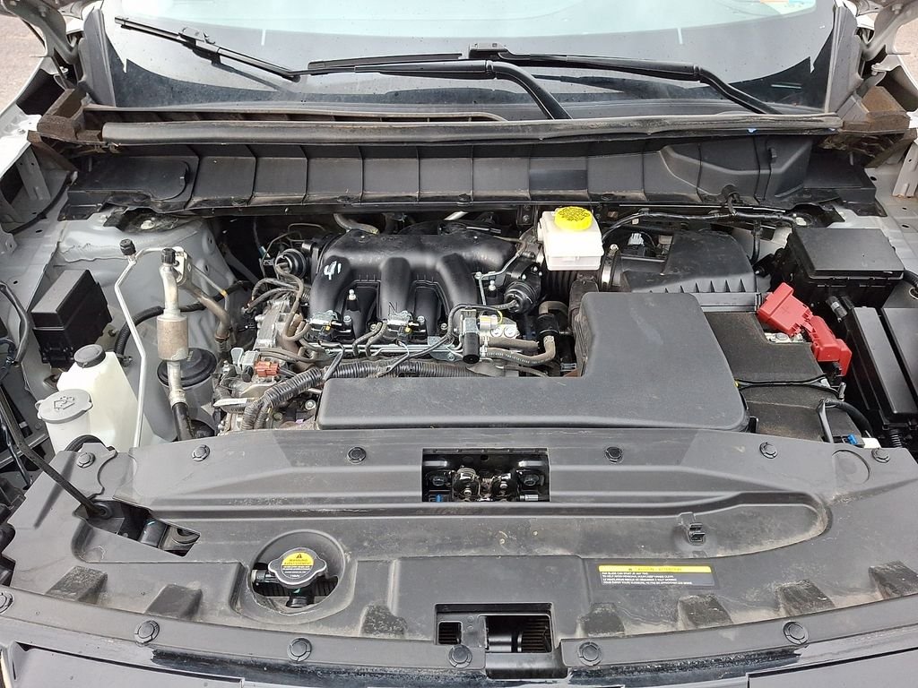 Used 2025 Silver Nissan SL image 32