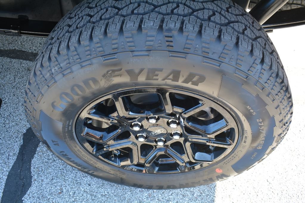 New 2026 Carbonized Gray Metallic Ford XLT image 5