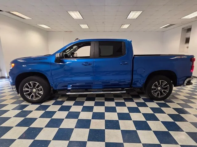 Used 2022 Blue Chevrolet LT image 4