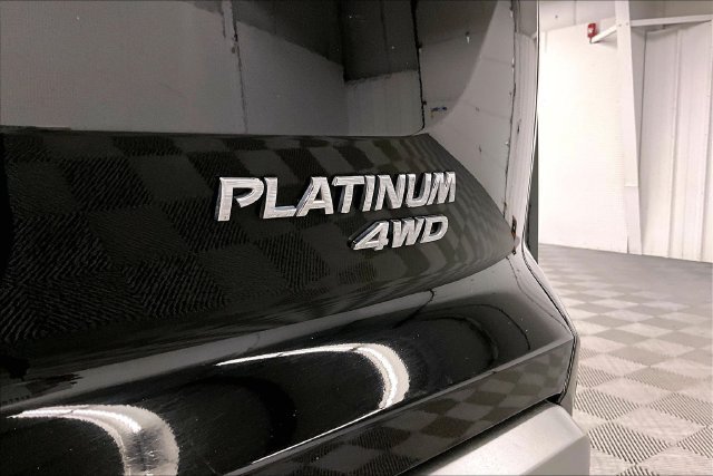 Used 2023 Super Black Nissan Platinum image 9