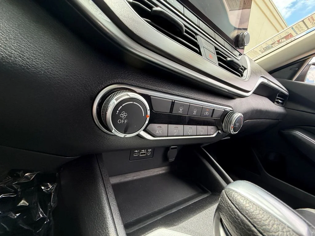 Used 2025 Black Nissan 2.5 SV image 23