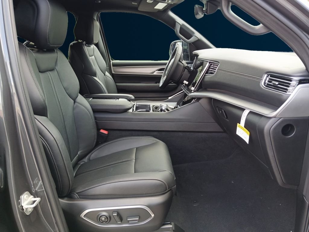New 2026 Baltic-Gray Metallic Clear-Coat Exterior Paint Jeep  image 17