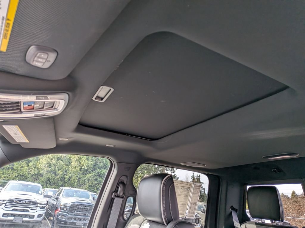 New 2026 Diamond Black Crystal Pearl-Coat Exterior Paint RAM Laramie image 28