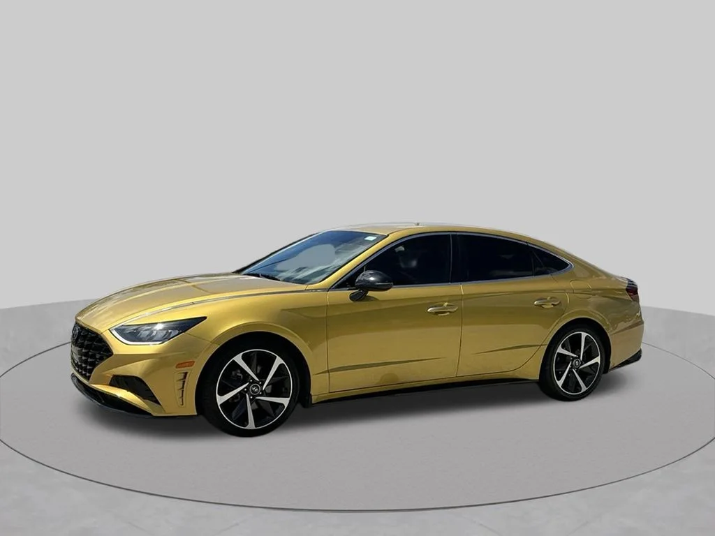 Used 2021 Yellow Hyundai SEL Plus image 3