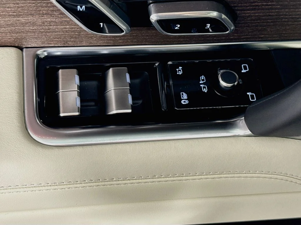 New 2026 Fuji White Land Rover SE image 19
