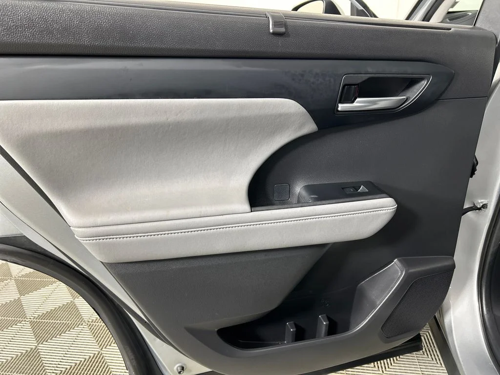 Used 2021 Silver Toyota XLE image 16
