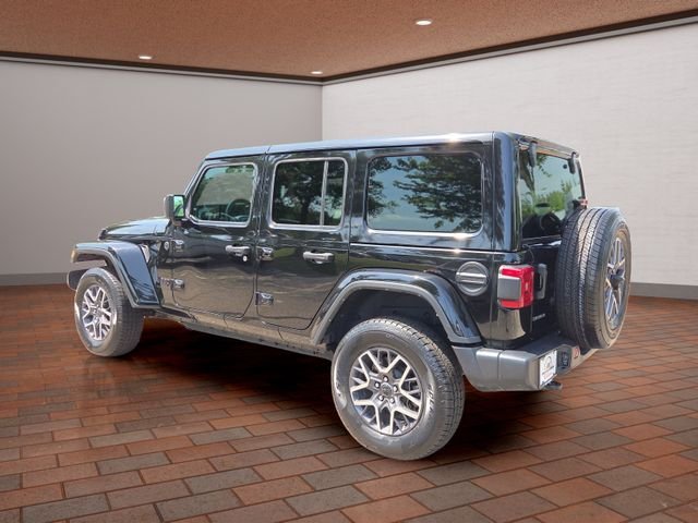 Used 2025 Black Jeep Sahara image 28