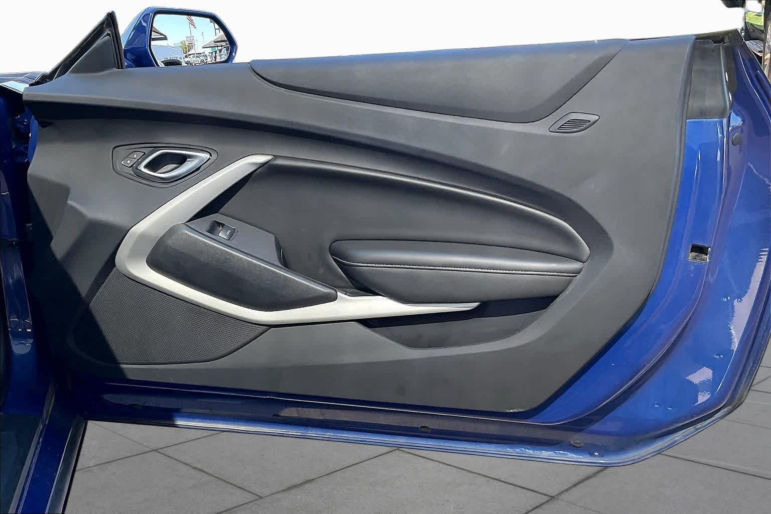 Used 2020 RIVERSIDE BLUE METALLIC Chevrolet 1LT image 21