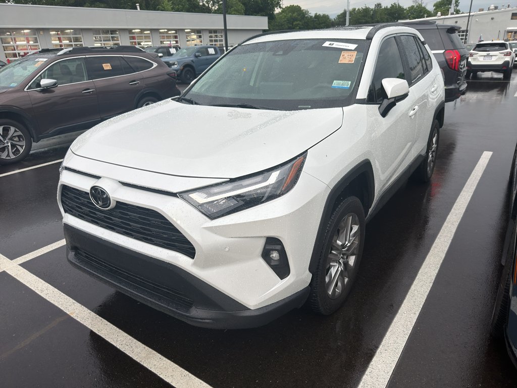 Used 2024 Wind Chill Pearl Toyota XLE Premium image 2