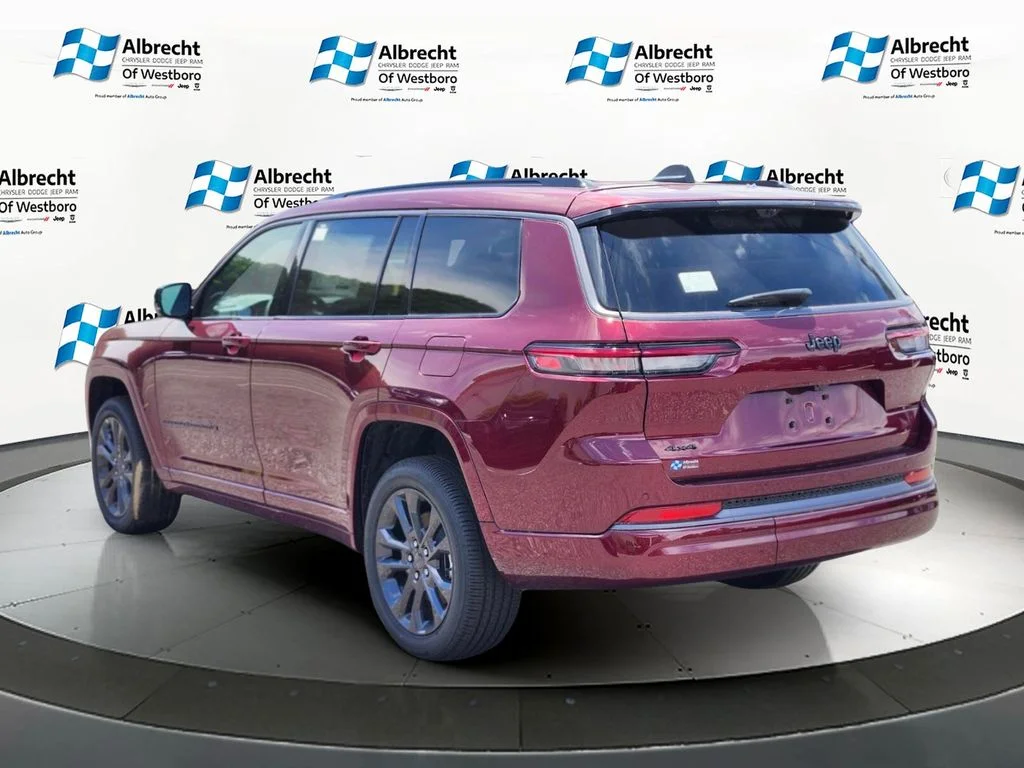 New 2026 Velvet Red Pearl-Coat Exterior Paint Jeep Limited Reserve image 3