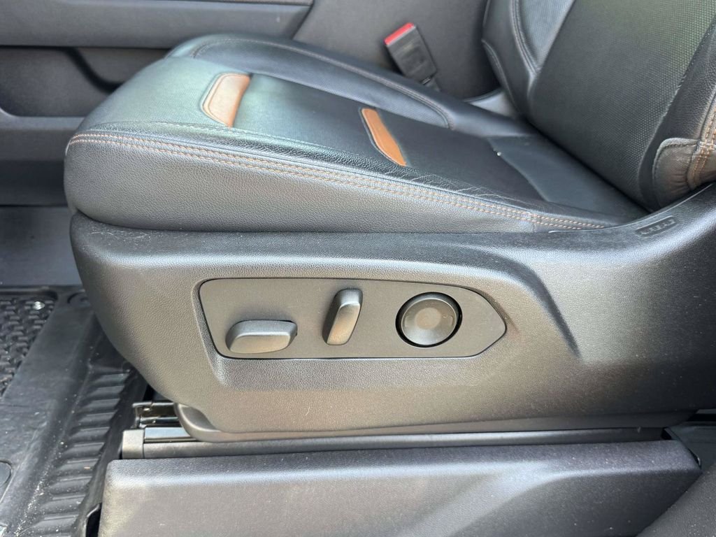 Used 2022 Black GMC AT4 image 19
