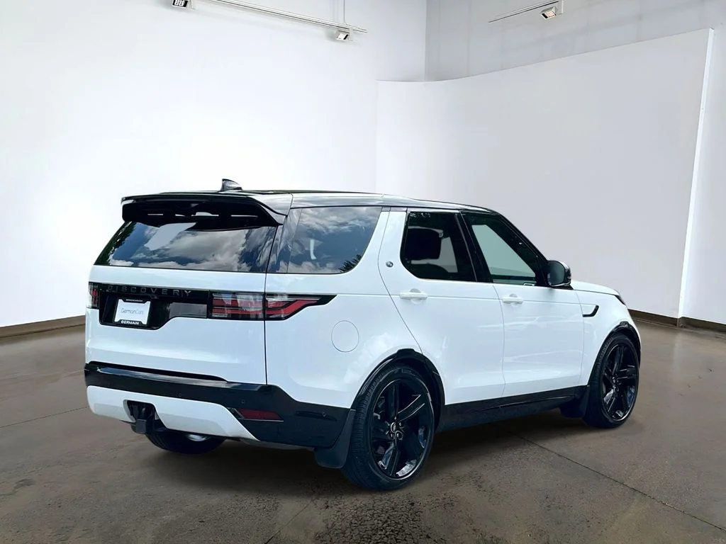 Used 2025  Land Rover Dynamic SE image 4
