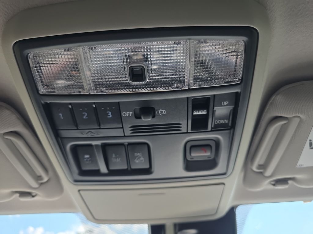 Used 2024  Toyota SR5 Premium image 33