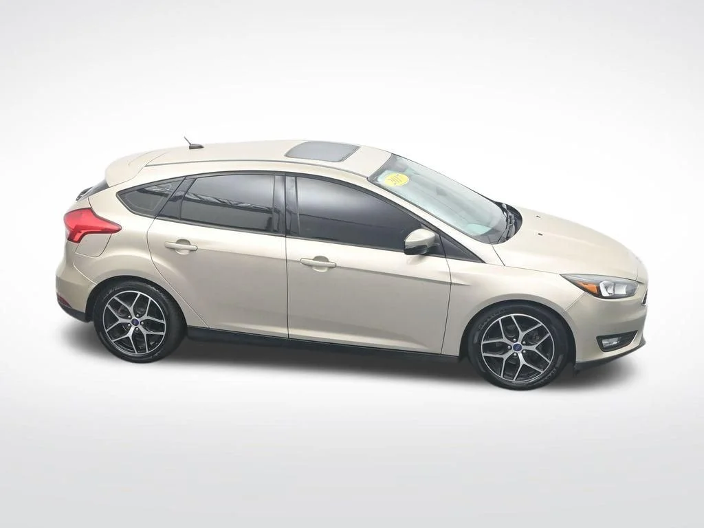 Used 2017 White Gold Metallic Ford SEL image 37