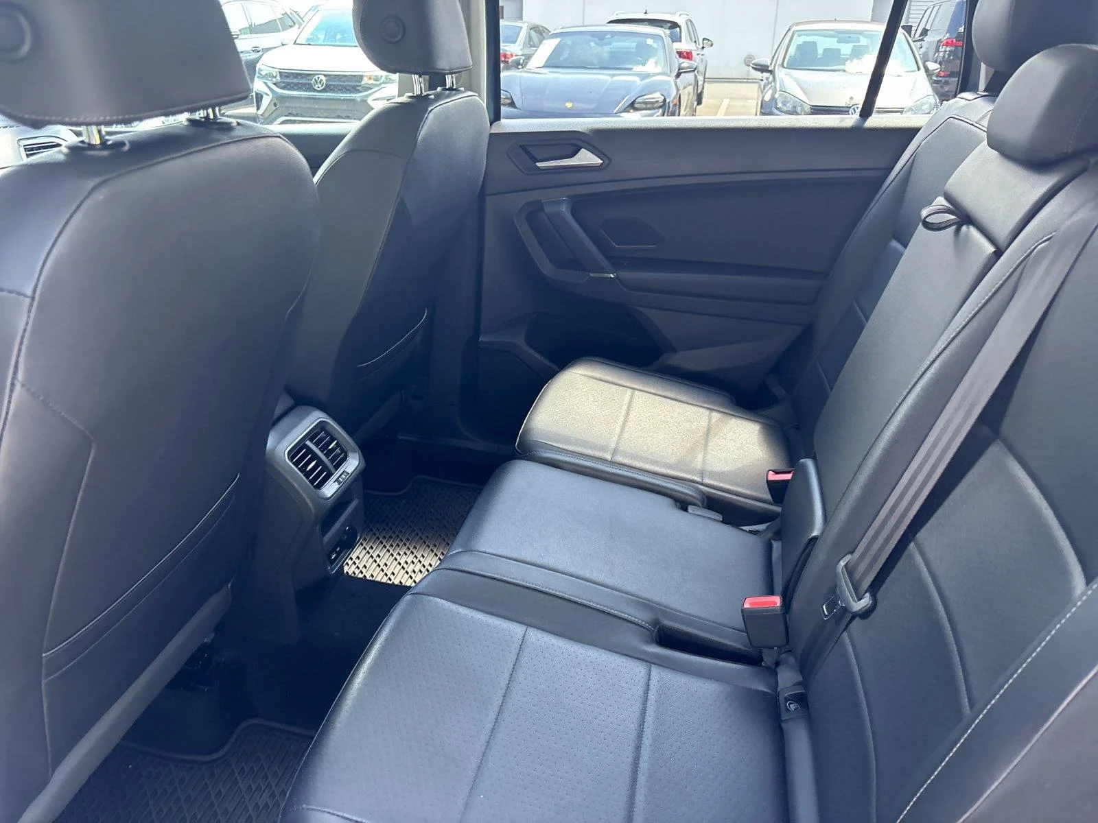Used 2020 Silk Blue Metallic Volkswagen SEL image 32